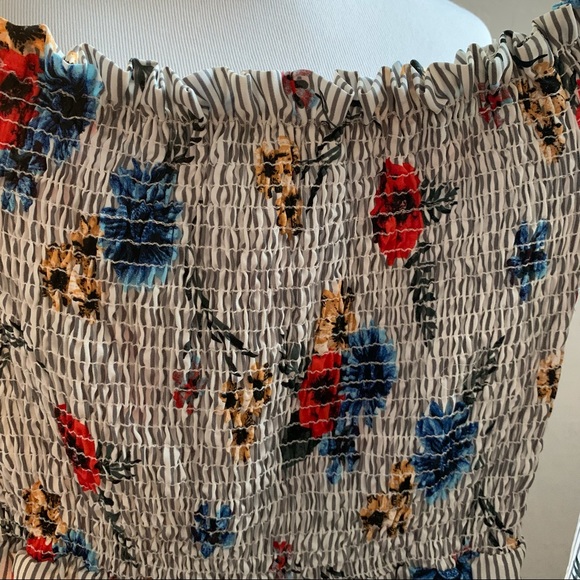 Off the shoulder floral romper ties on arms medium - Picture 4 of 6